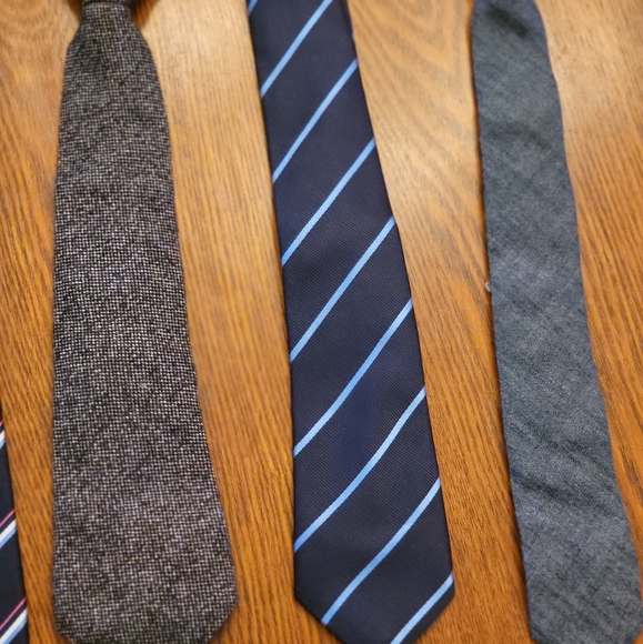 Assorted 5 pc tie set - Picture 3 of 4